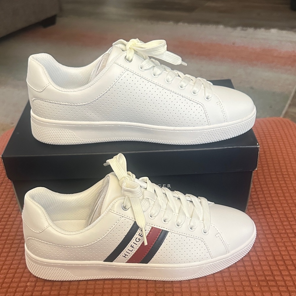 Tommy Hilfiger Men's White and Red Sneakers - Picture 10 of 10